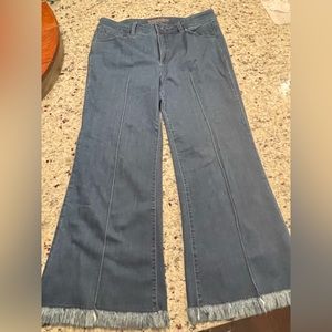 Women’s wide leg frayed bottom cropped jeans